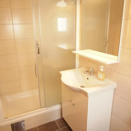 Apartment In 6959